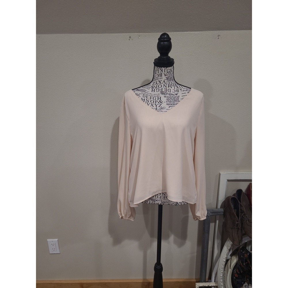 Lulus Elegant Chic V neck Creamy Peach long sleeve blouse women SZ M feminine